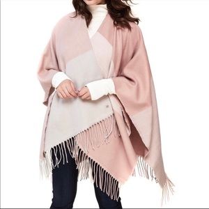 NWT Soia & Kyo Woven Pink Fringe Colorblock Wrap